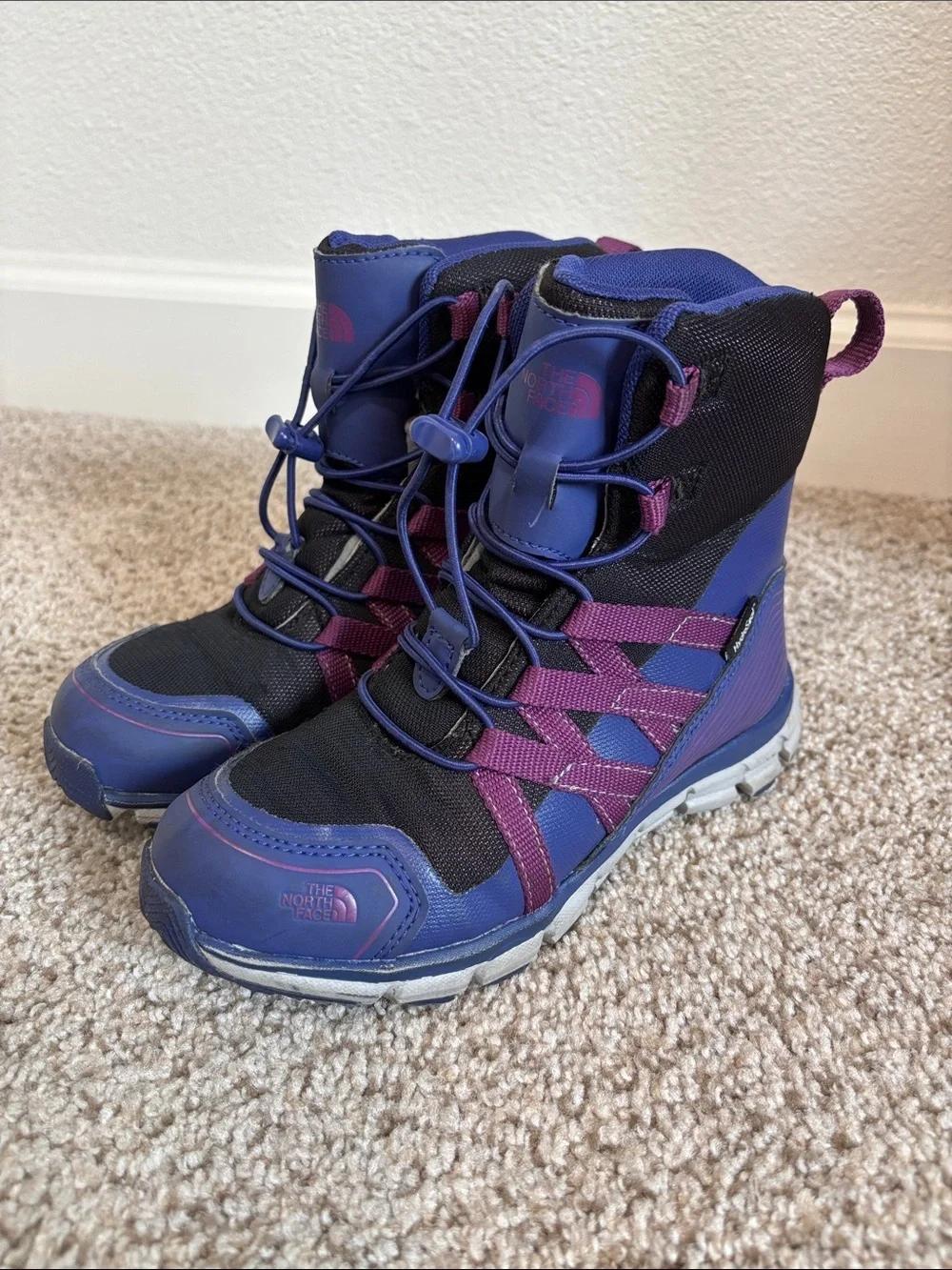 The North Face Junior Winter Sneakers Insulated Waterproof Size 1 Purple Black